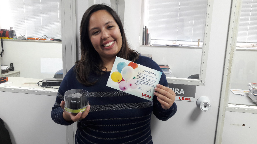 LEAL Presenteia Funcionrios em Seus Aniversrios