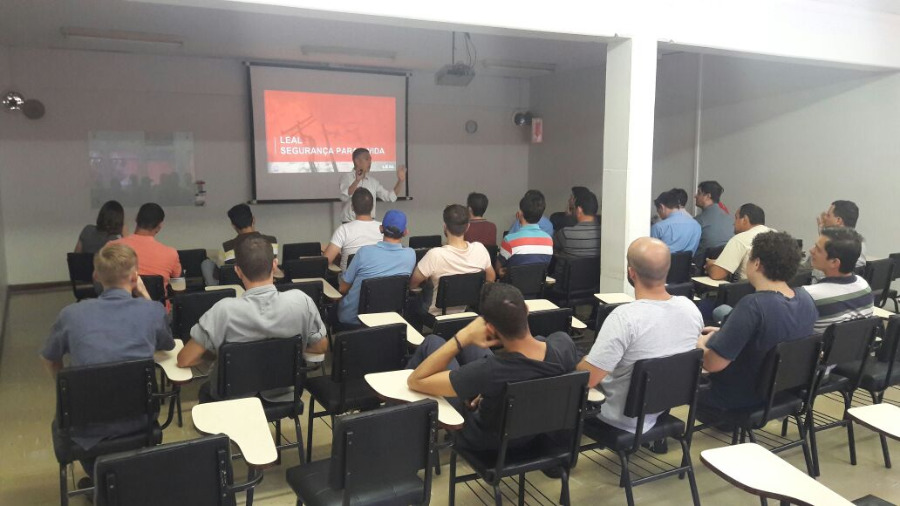 LEAL Realiza Palestra em Fabricante de Equipamentos Eltricos