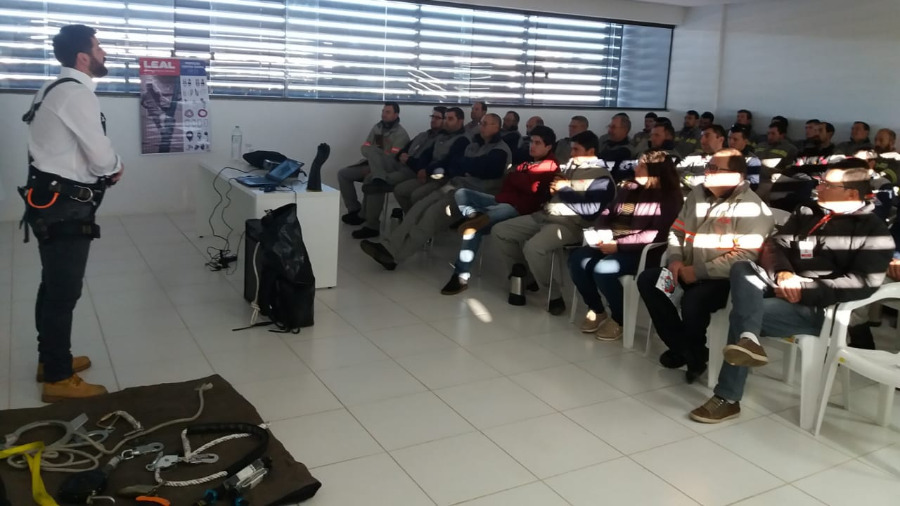 LEAL Participa de SIPAT em Contratada de Concessionria Eltrica