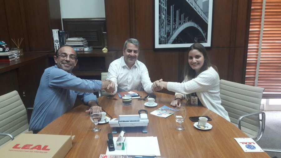 LEAL Entrega Convite da Premiao do Parceria pela Vida