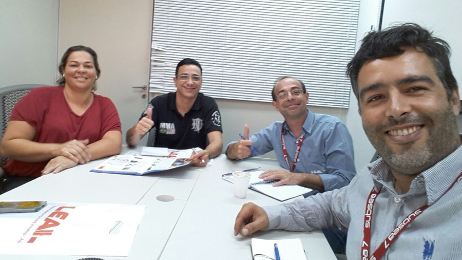 Consultor da LEAL Realiza Visitas em Maca com Novo Representante