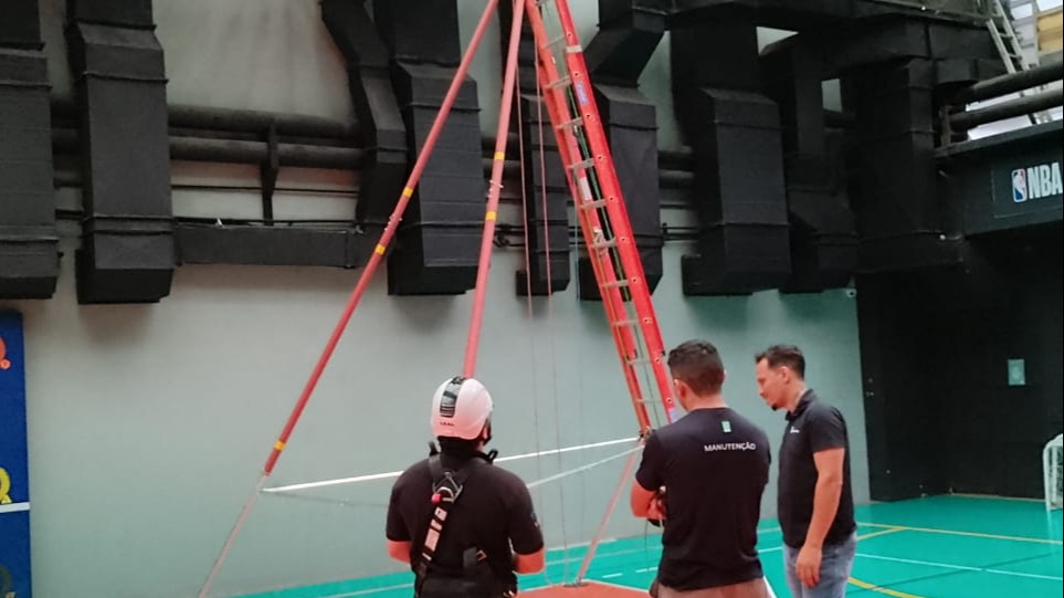 Leal leva trip� de escada a opera��es em shopping em S�o Paulo