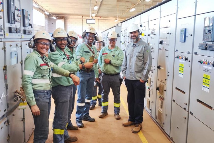 Leal realiza entrega tcnica