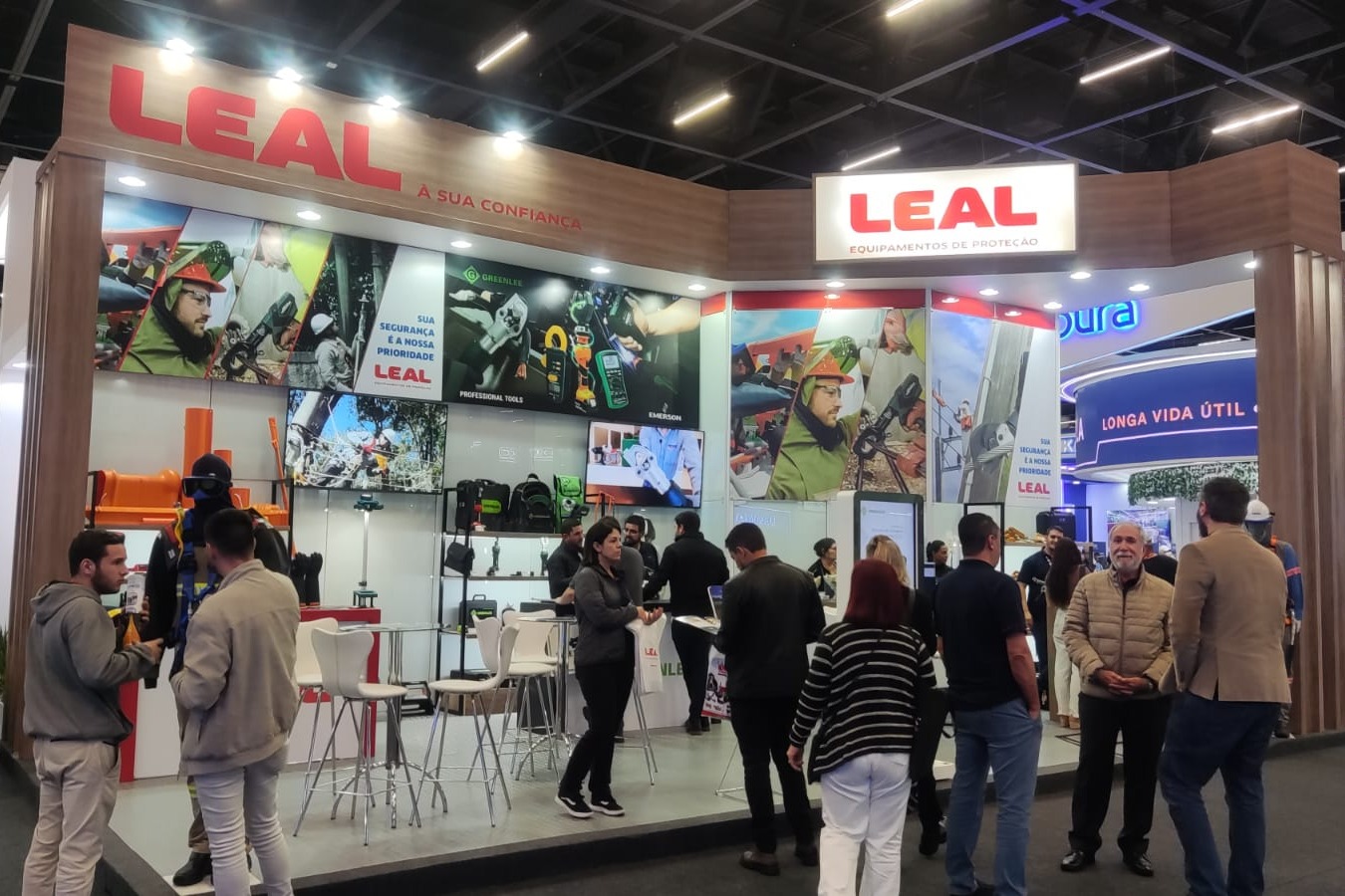 Leal participa da Feira FIEE
