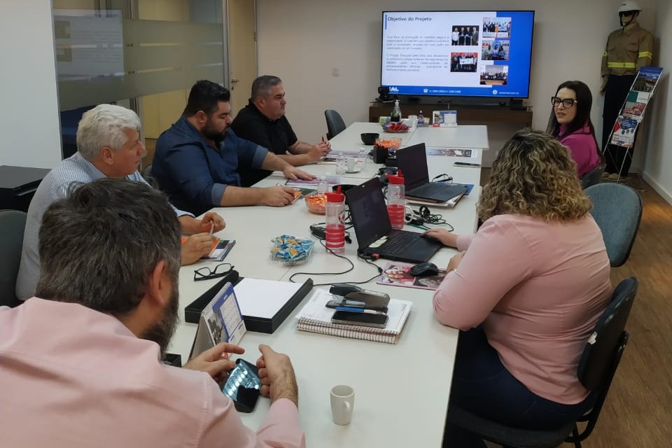 Leal ganha aquisies em seu time de representantes