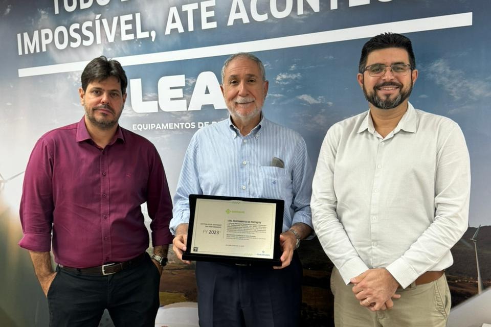 Leal recebe Prmio por Destaque em Performance - Emerson Professional