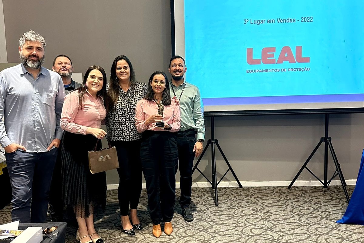 Leal recebe Prmio por vendas da Industrial Scientific