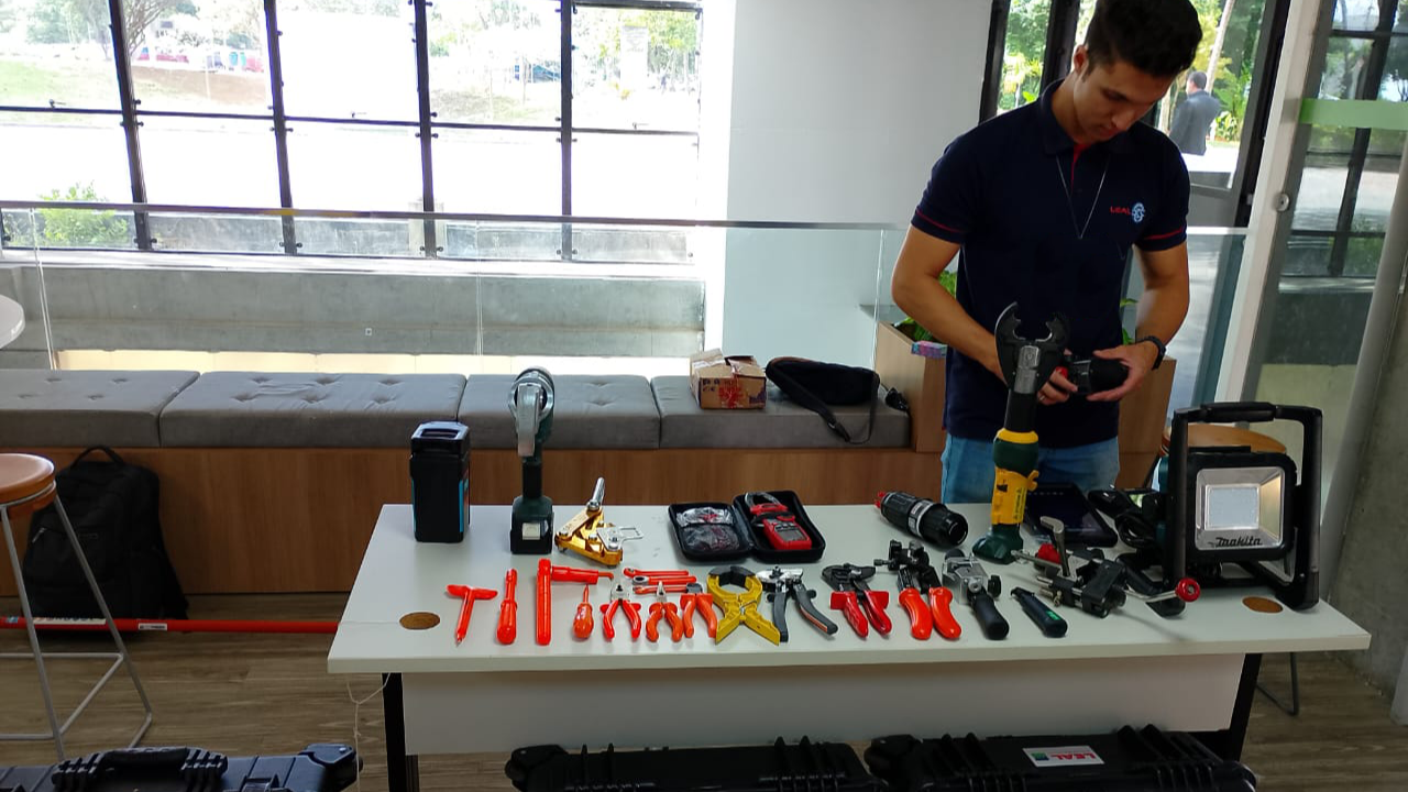 Leal apresenta produtos em evento em Salvador