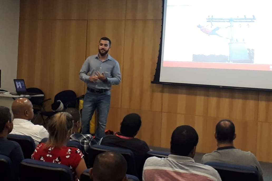 Leal Ministra Palestra de Altura em Contratada de Telefonia