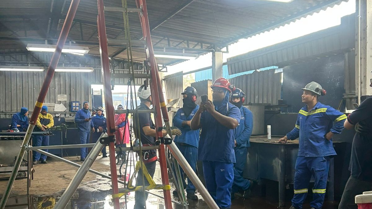 Leal apresenta estabilizador de escada em frigoríficos