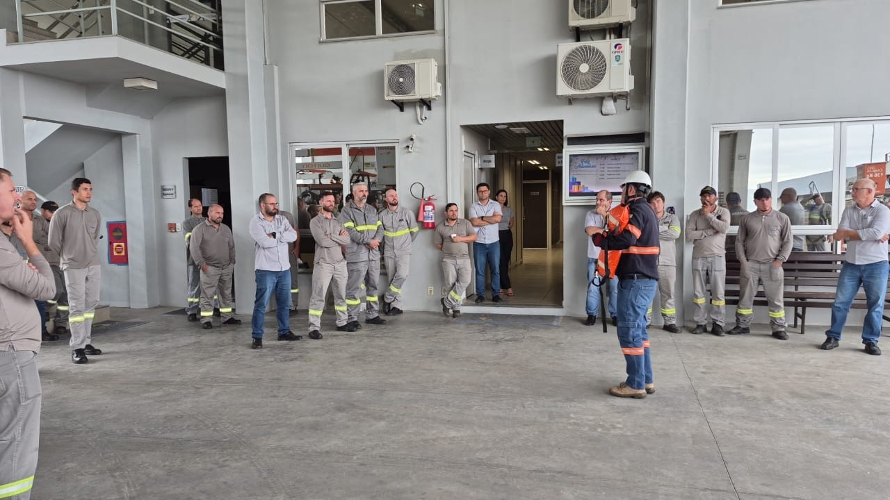 Entrega t�cnica de Kit Resgate para cesto a�reo